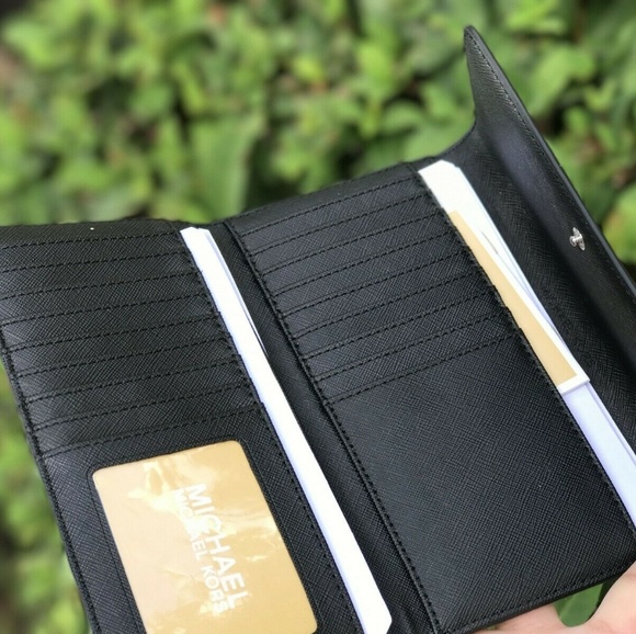 Michael Kors Jet Set Black Leather Trifold Wallet - Picture 3 of 3